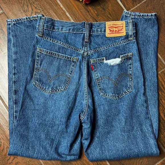 Levi's High Waisted Distressed Mom Denim Jeans - Picture 4 of 7
